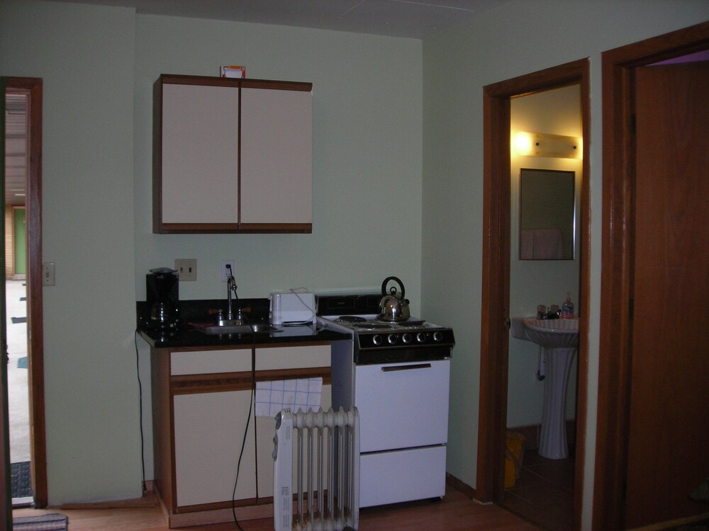 Deer Trail Motel - photo 14