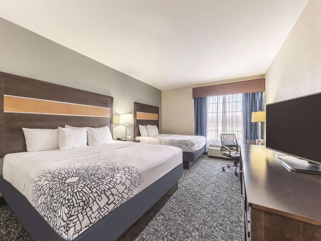 La Quinta Inn & Suites by Wyndham Tulsa Catoosa Route 66 - photo 20
