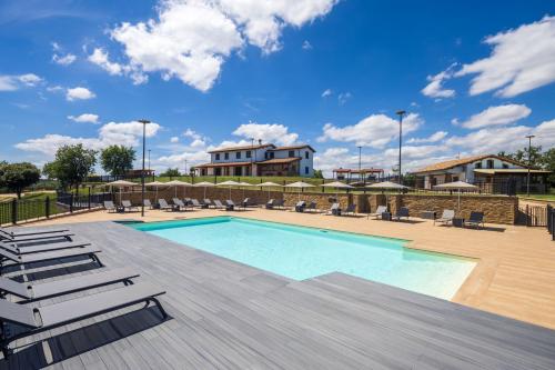 Villa Setona by Vacavilla — 4-Star Luxury Hotel in Bucine, Italy