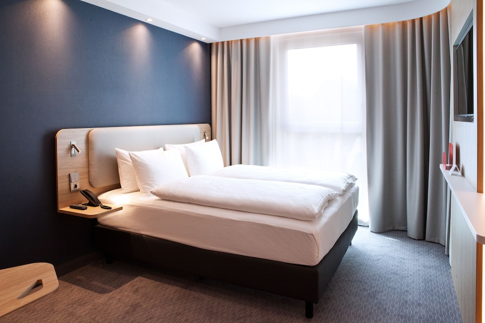 Holiday Inn Express Offenburg by IHG - carbon neutral hotel in Offenburg