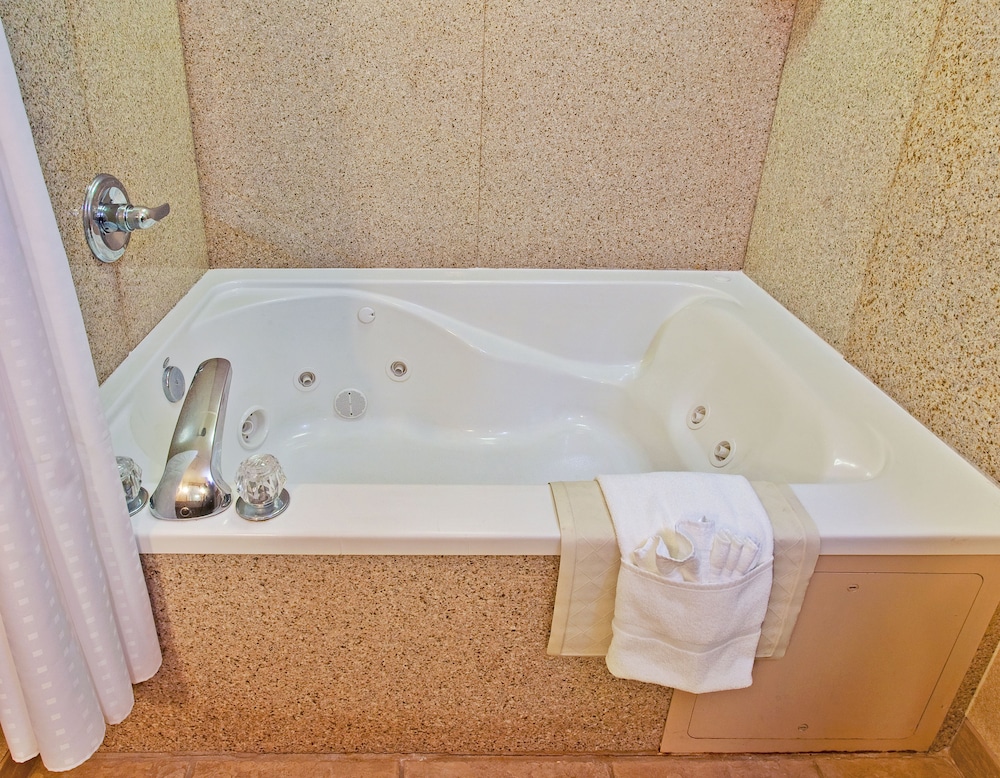 Holiday Inn Express Hotel & Suites Dyersburg by IHG - photo 17