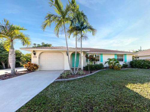 Alligator Escape Heated pool haven just minutes from Venice beaches in Venice, United States