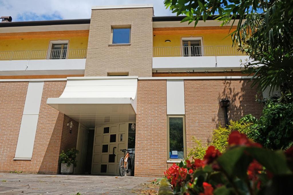 Appartamenti Alle 5 Torri — hotel in Mezzolombardo
