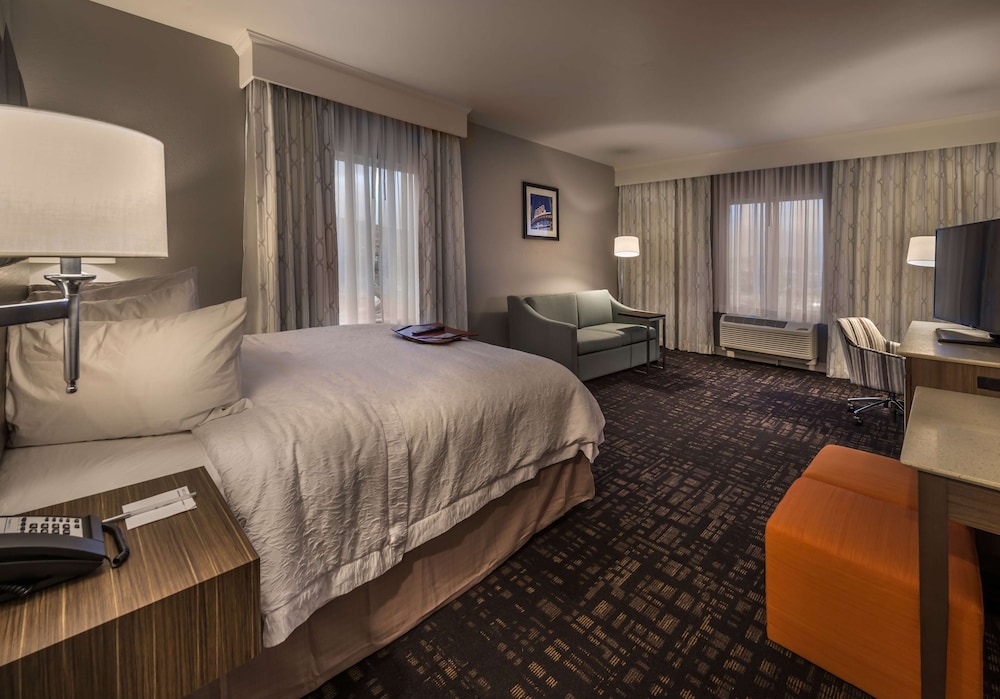 Hampton Inn & Suites Reno West - photo 8