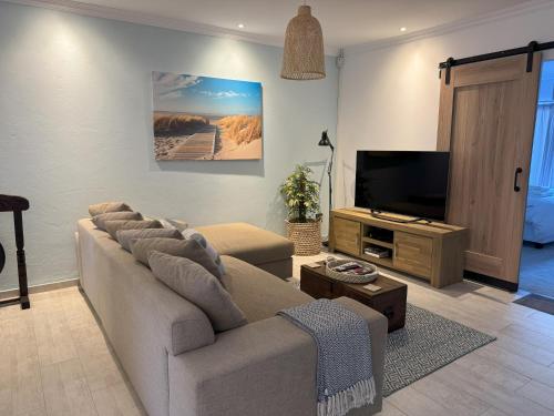 Cottage Sleeps 4 Pet friendly Pool Parking — 4-Star Luxury Hotel in Johannesburg, South Africa