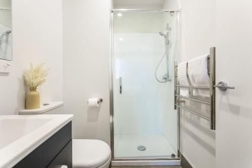 Cosy Studio in Central Avondale Netflix Wi Fi — 4-Star Luxury Hotel in Auckland, New Zealand