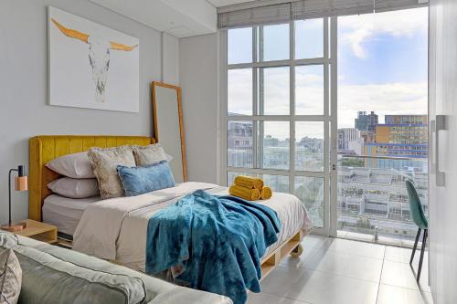 Emily Sunny 1 bed Apartment with stunning City & Ocean Views