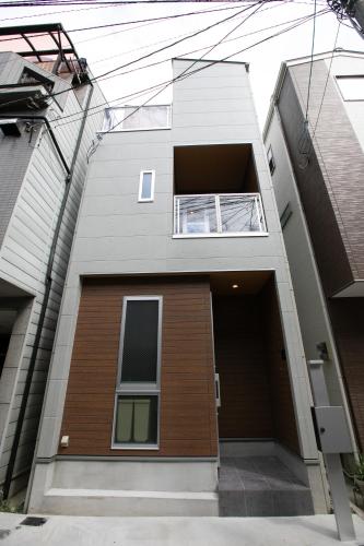 Js暁宅 初 Hatsu - carbon neutral hotel in Osaka