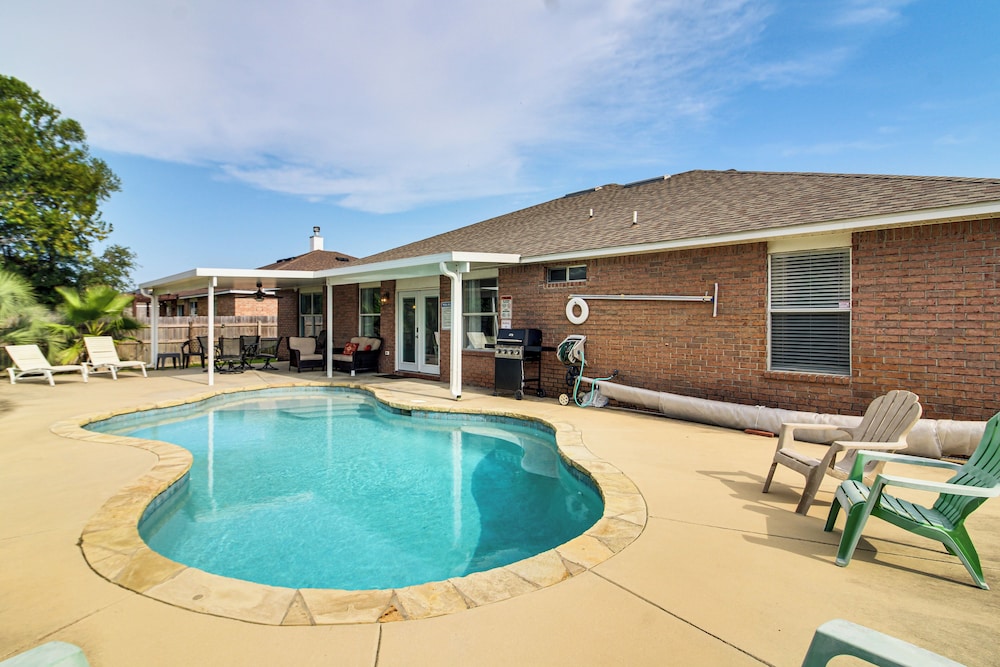 Outdoor Oasis: Group Getaway in Pensacola in Pensacola, United States