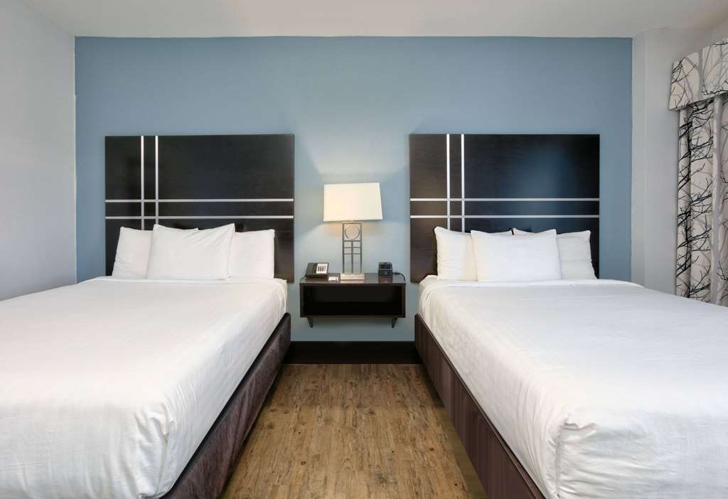 La Quinta Inn & Suites by Wyndham Lubbock Southwest - photo 22