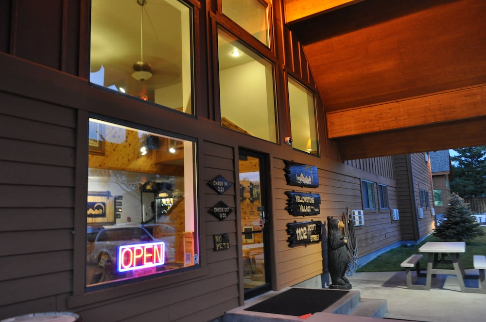 Yellowstone Village Inn and Suites - photo 18