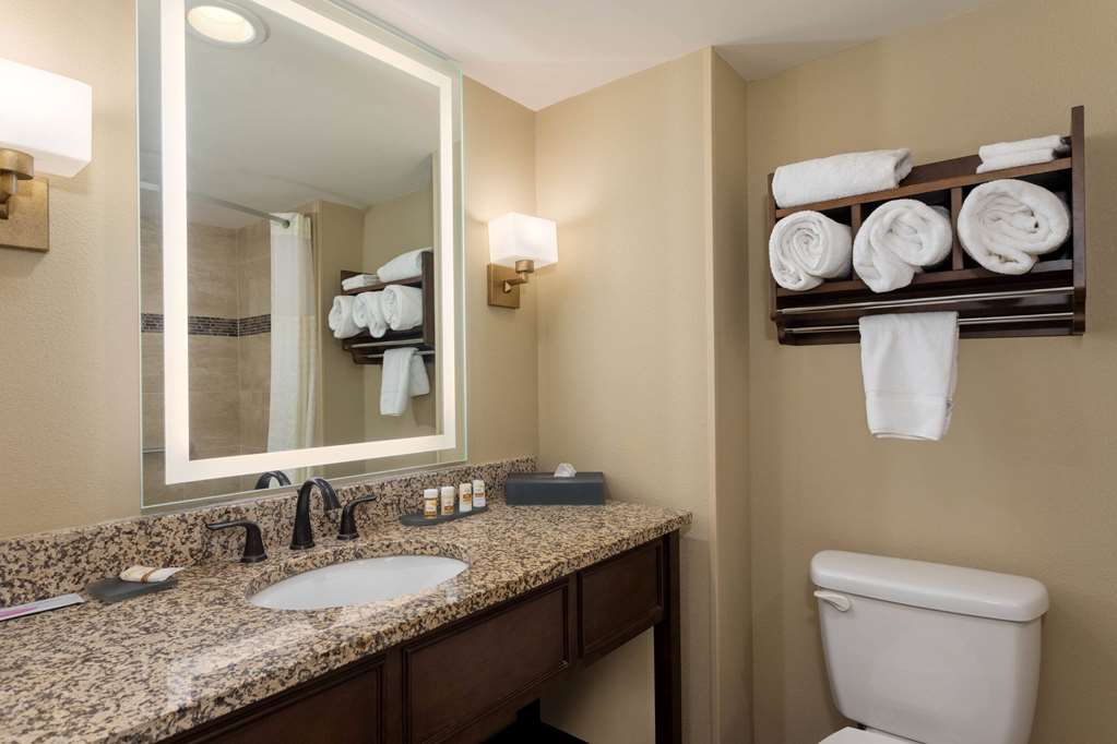 La Quinta Inn & Suites by Wyndham Pigeon Forge - photo 27