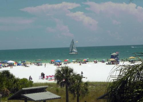Crescent Royale Condominiums 300 — 4-Star Luxury Hotel in Siesta Key, United States