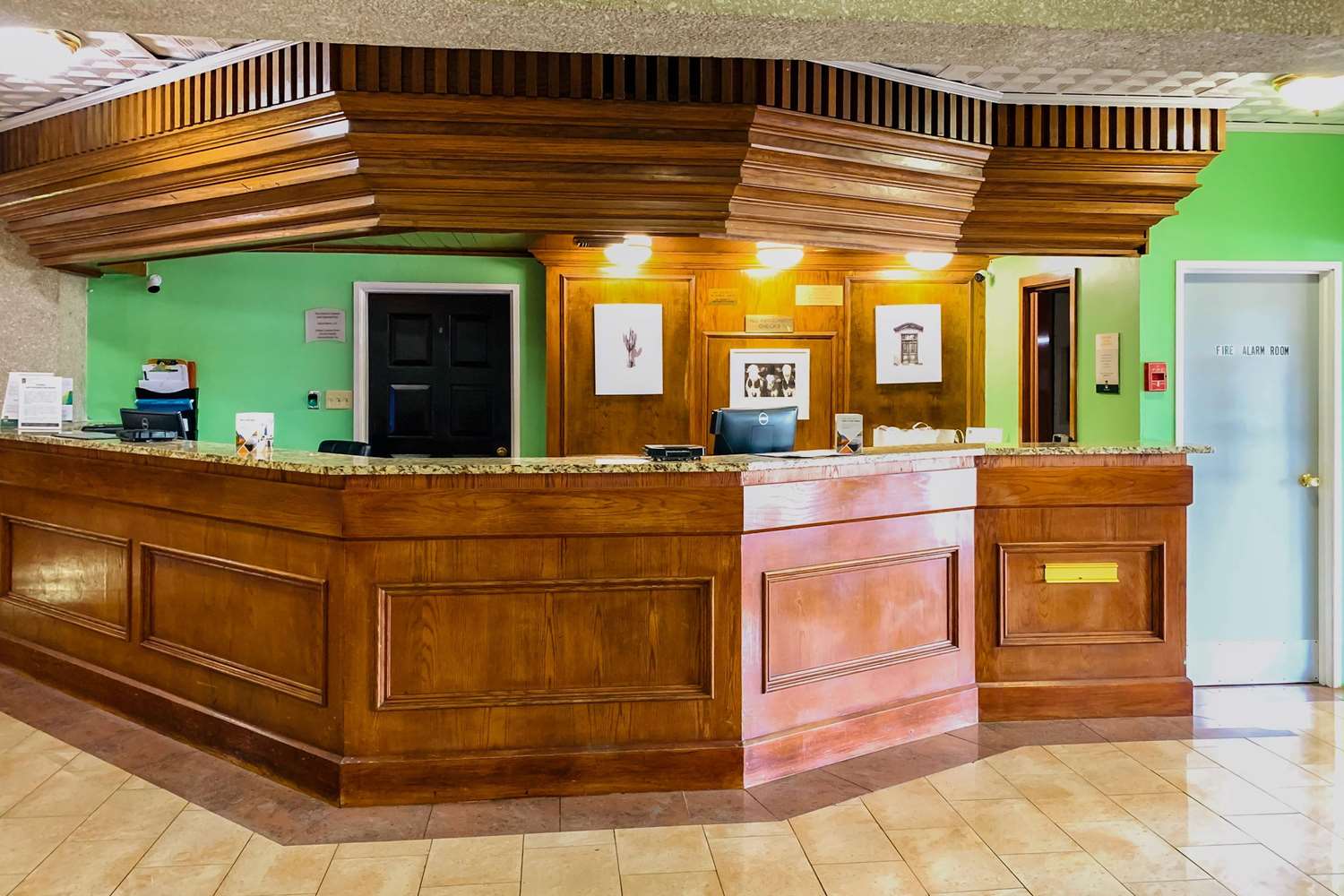 Quality Inn and Suites Downtown North - photo 11