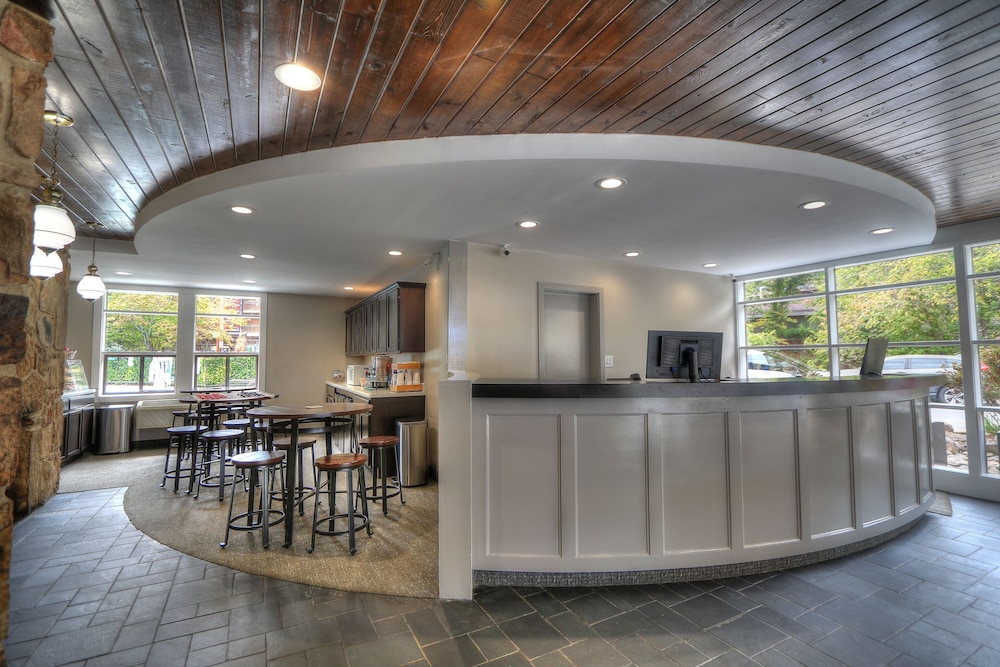 River Edge Inn - photo 2