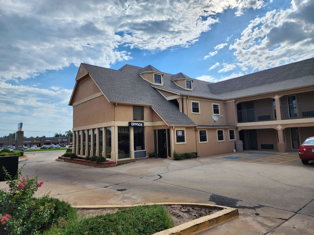 Executive Inn - photo 17