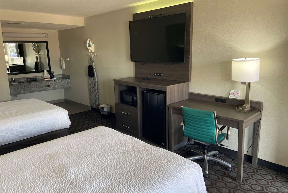 Days Inn by Wyndham Wagoner - photo 17