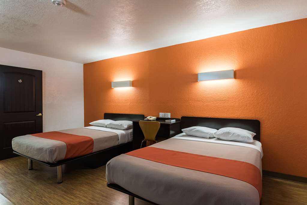 Motel 6 Uvalde TX - photo 14