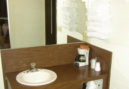 Interstate Inn - photo 12
