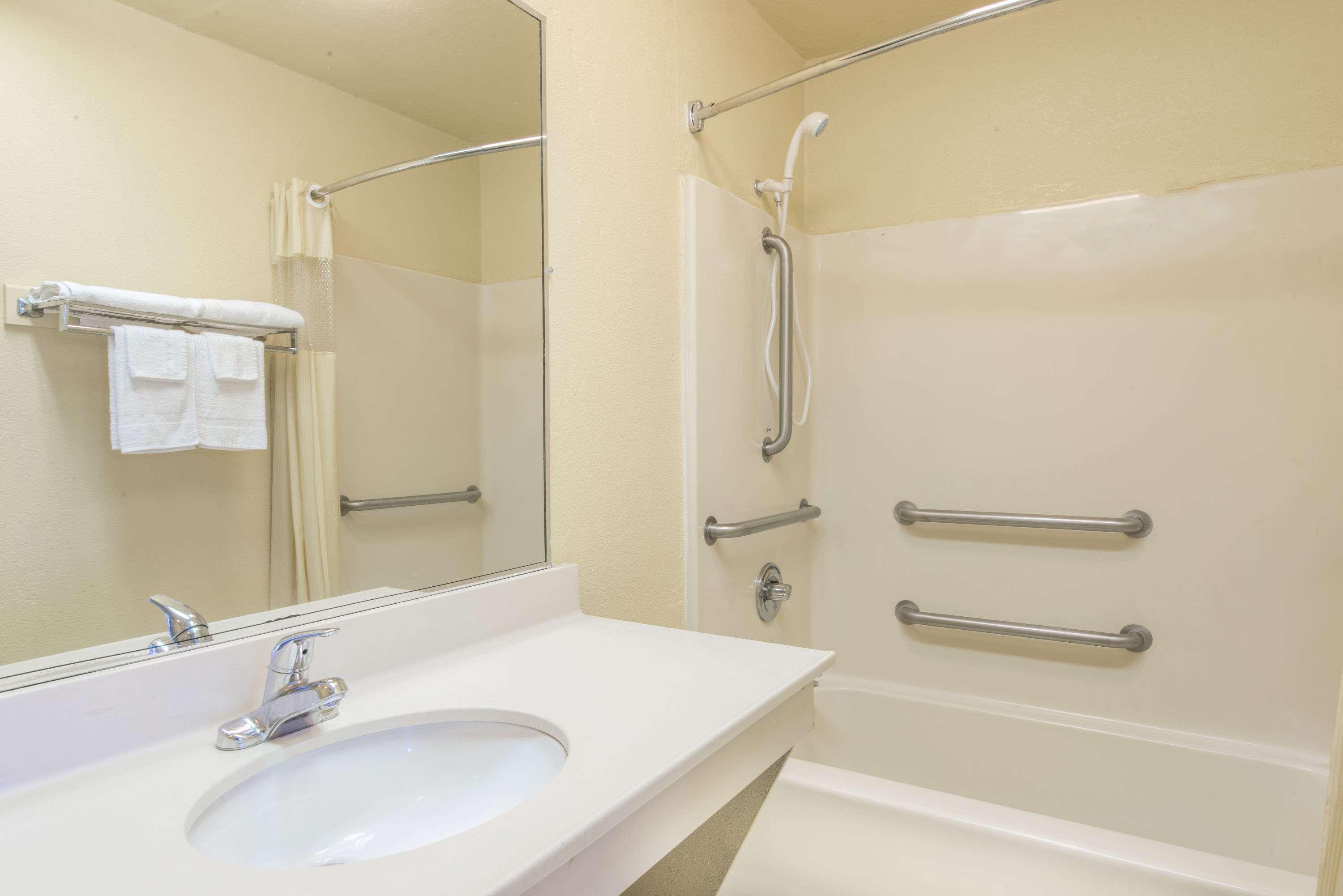 Days Inn Opelika - photo 15