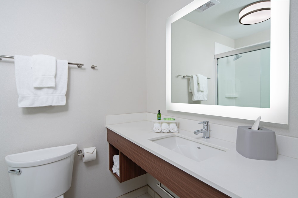 Holiday Inn Express & Suites Seattle Sea Tac Airport - photo 16
