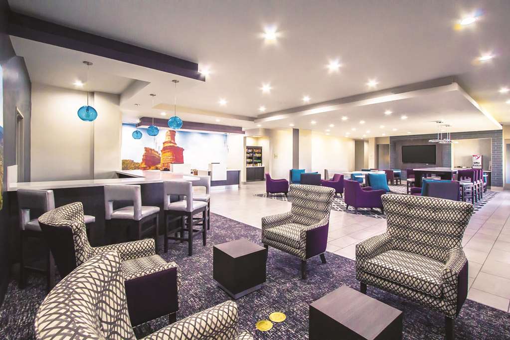 La Quinta Inn & Suites by Wyndham Pampa - photo 10