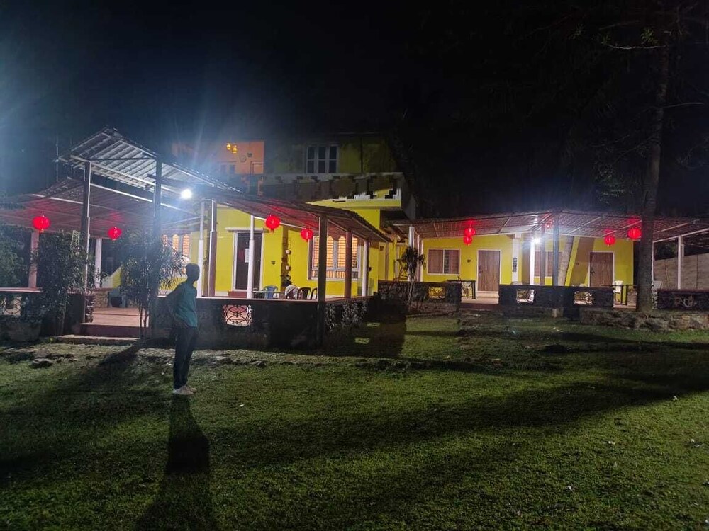 Joeshomestay — hotel in Tarikere