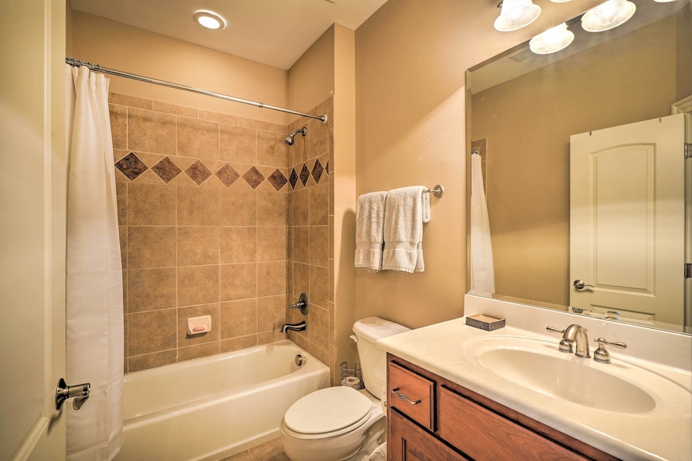 Luxury Estate Private Hot Tub And Pickleball Court — Wake Forest