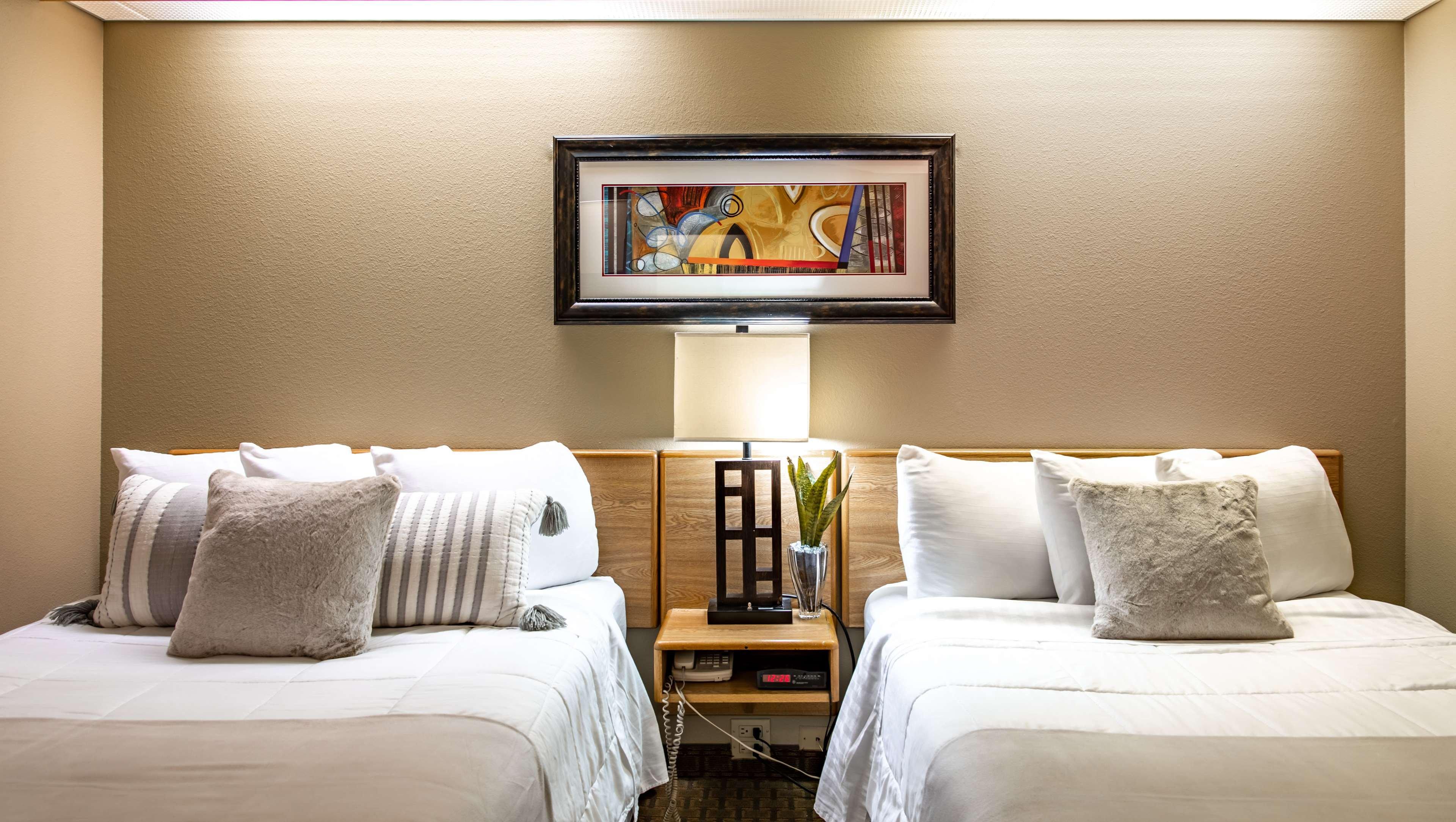 Howard Johnson Lincoln - photo 11
