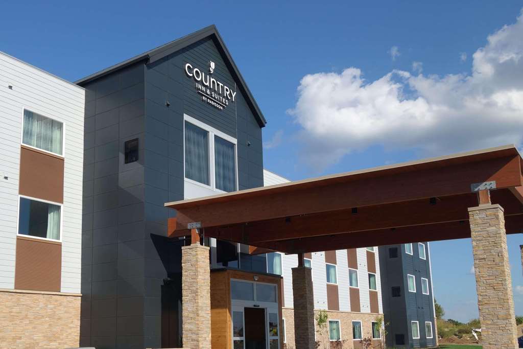 Country Inn & Suites by Radisson Ft. Atkinson WI — hotel in Fort Atkinson