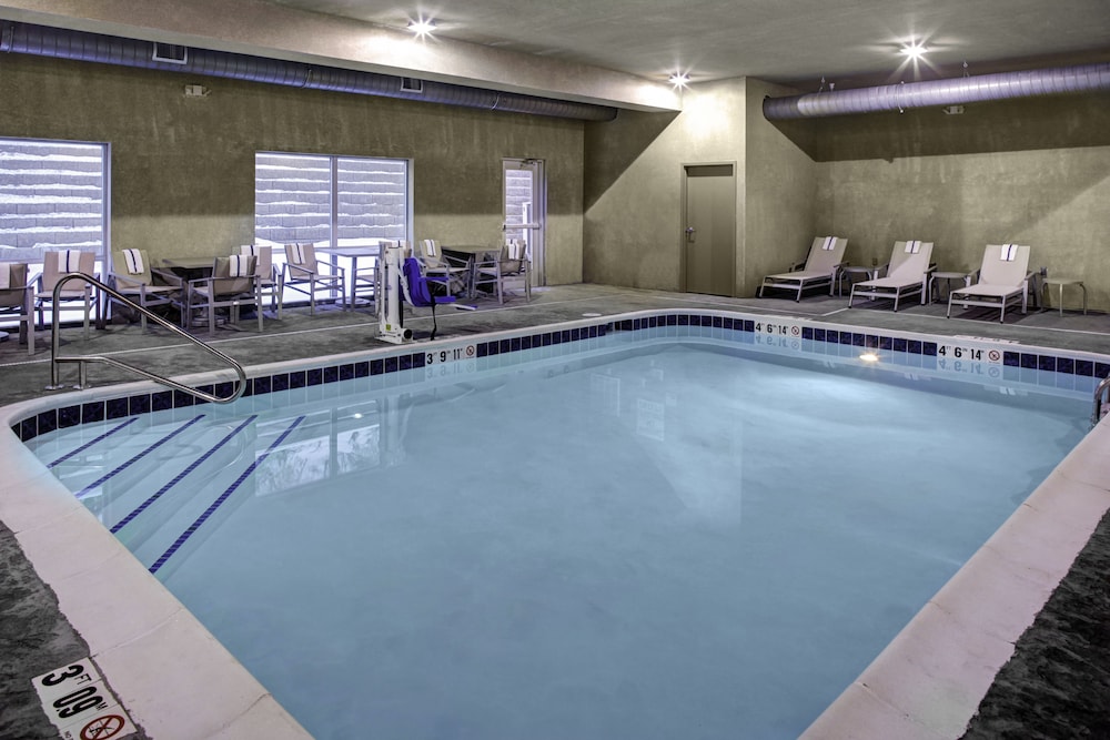 Holiday Inn Express & Suites Coldwater by IHG - photo 12