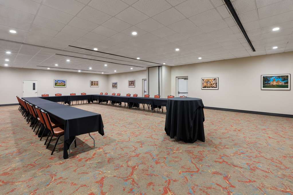 La Quinta Inn & Suites by Wyndham San Antonio Medical Ctr NW - photo 29