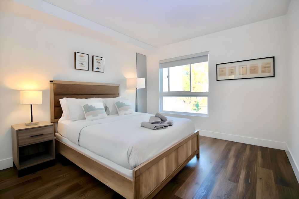 Los Angeles Premium City Suites Free Secured Parking - photo 9