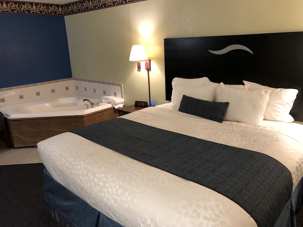 Days Inn & Suites by Wyndham Youngstown Girard Ohio - photo 5