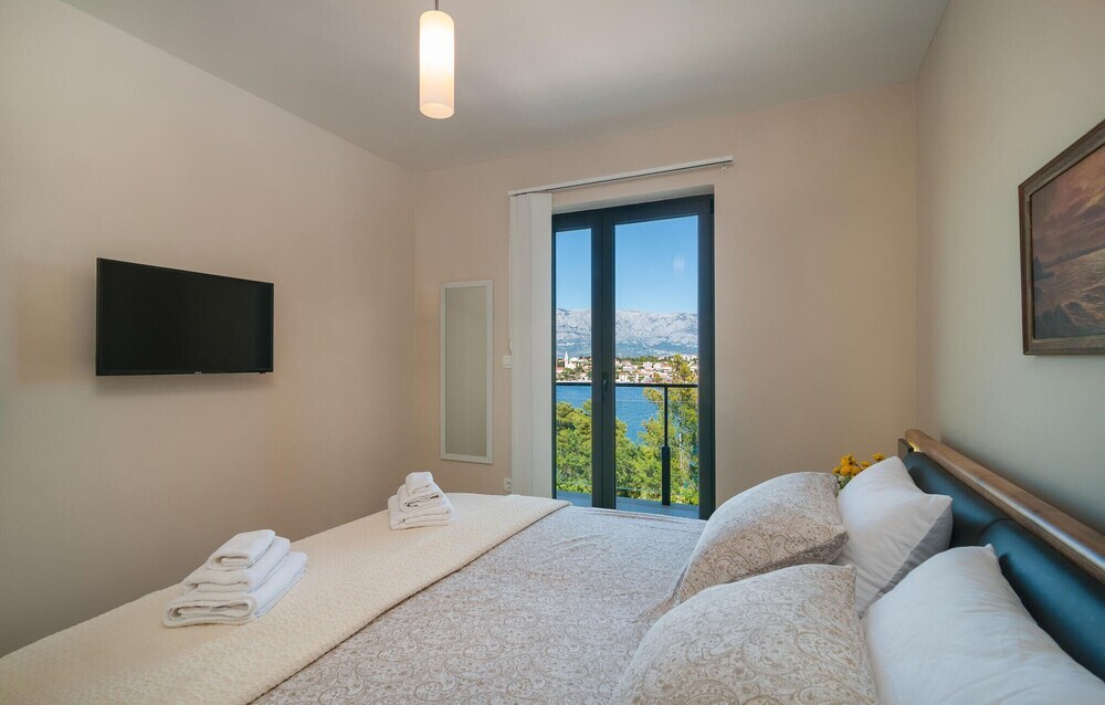 Amazing Apartment In Selca With Wifi — 4-Star Luxury Hotel in Selca, Croatia