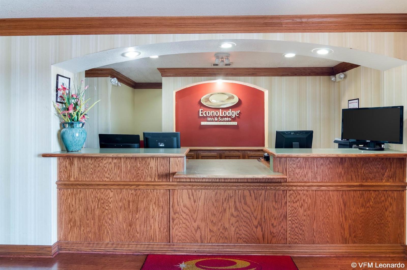 Econo Lodge Inn And Suites Arlington - photo 15