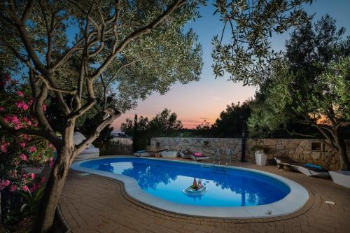 Luxury Villa Bella Vista with Swimming Pool — 4-Star Luxury Hotel in Tisno, Croatia