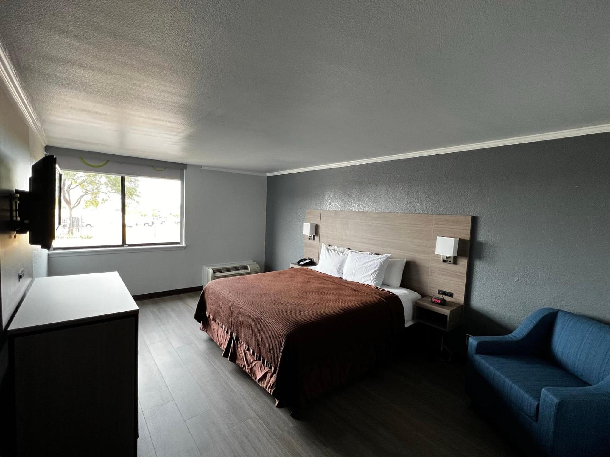 Super 8 by Wyndham Fort Worth Entertainment District - photo 34