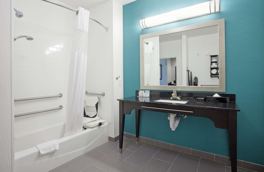 Hampton Inn Kearney - photo 31