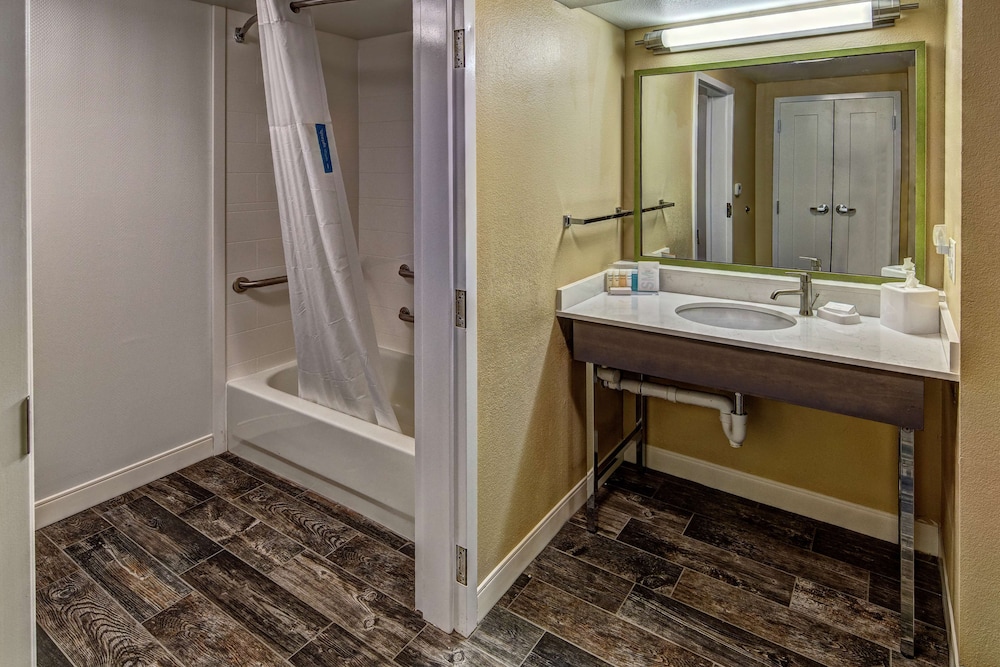 Hampton Inn & Suites Memphis Wolfchase Galleria - photo 30