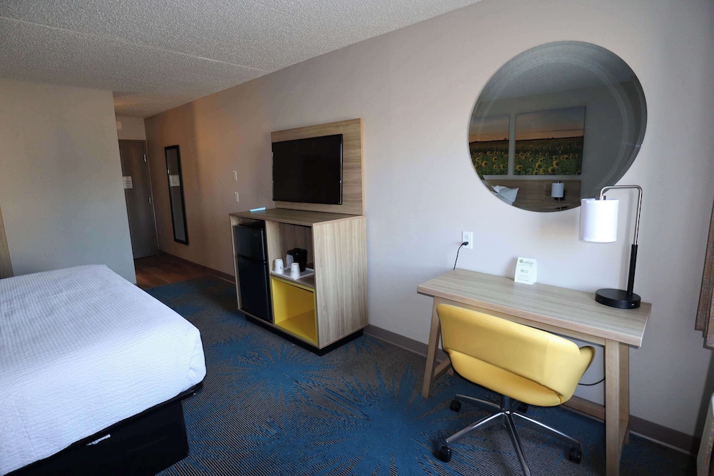 Days Inn by Wyndham Mandan Bismarck Area - photo 11