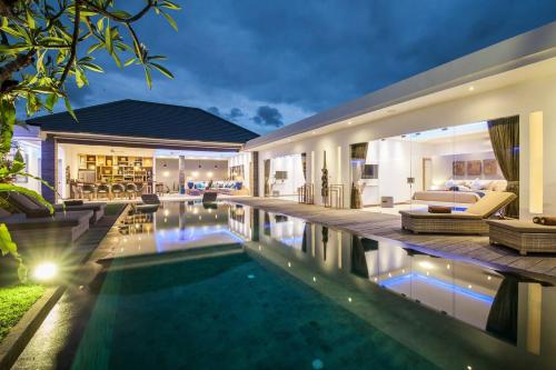 Spacious 4 BR villa Seminyak garden and pool — 4-Star Luxury Hotel in Seminyak, Indonesia