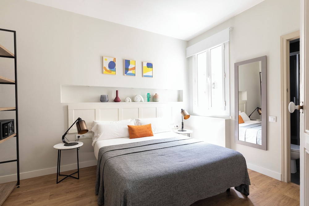 Aspasios Urquinaona Apartments — 4-Star Luxury Hotel in Barcelona, Spain