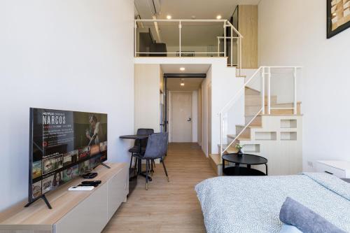 Loft Pool Superior Suite Near jodd Night Market 500mbps Wi Fi Twin
