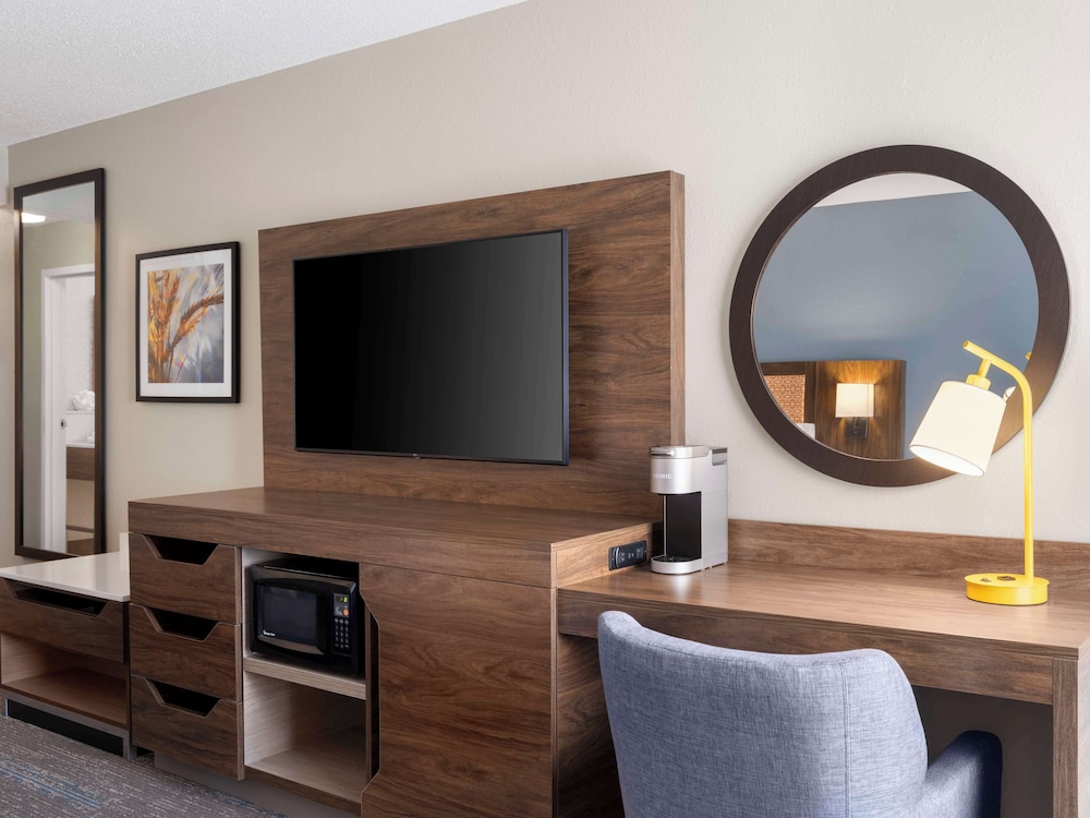 Hampton Inn Ottawa - photo 6