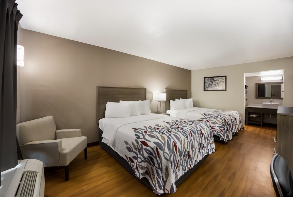 Red Roof Inn & Suites Thomasville - photo 10