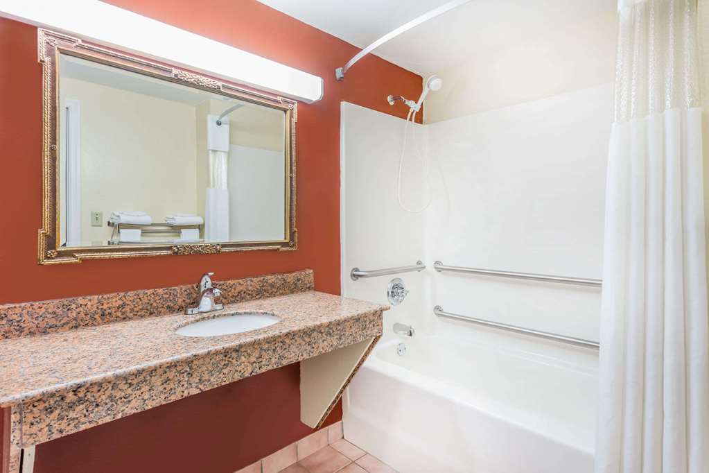 Days Inn by Wyndham Trenton - photo 6