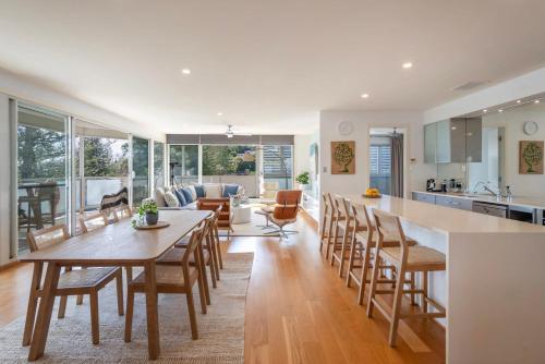 Penthouse on the Ritz Oceanstays — 4-Star Luxury Hotel in Yamba, Australia