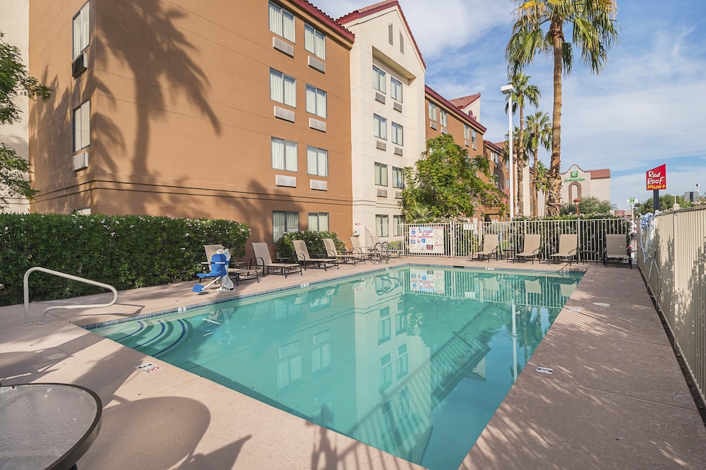 Red Roof Inn PLUS Phoenix West - photo 33