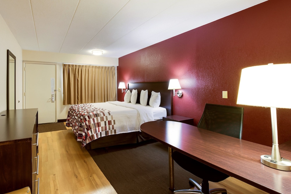 Red Roof Inn Grand Rapids Airport - photo 22